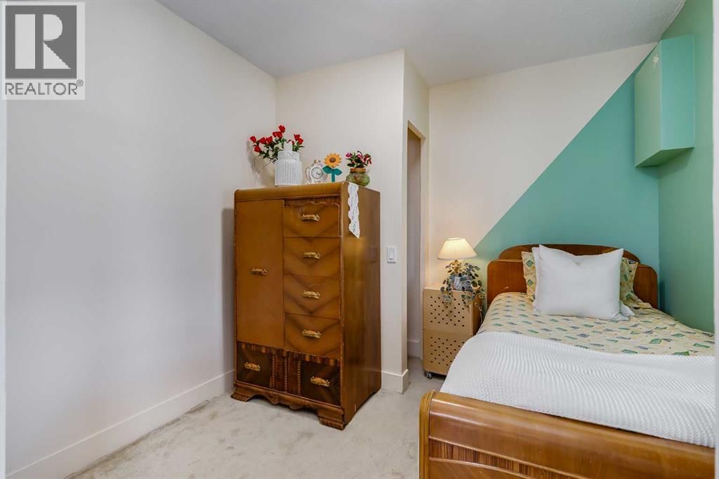 235 3 STREET Image 14