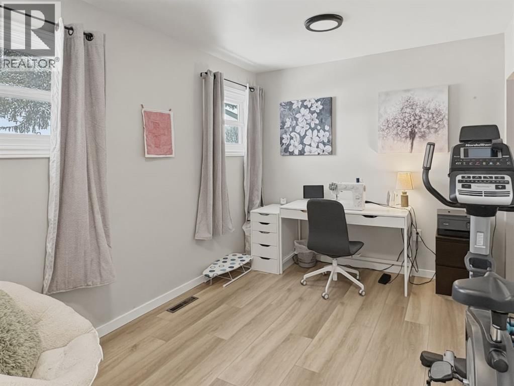 5212 50 AVENUE CRESCENT Image 11