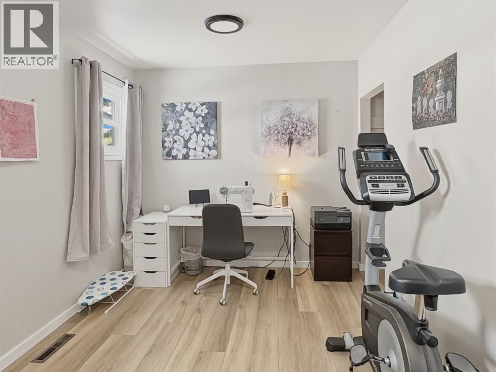 5212 50 AVENUE CRESCENT Image 12