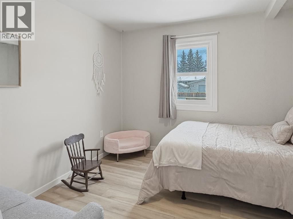 5212 50 AVENUE CRESCENT Image 13