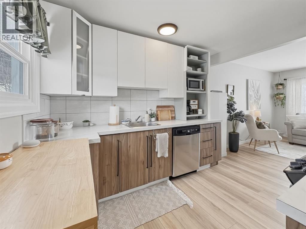 5212 50 AVENUE CRESCENT Image 3