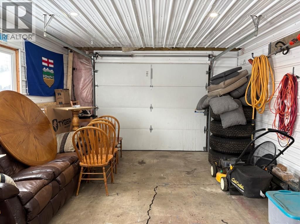 5212 50 AVENUE CRESCENT Image 36