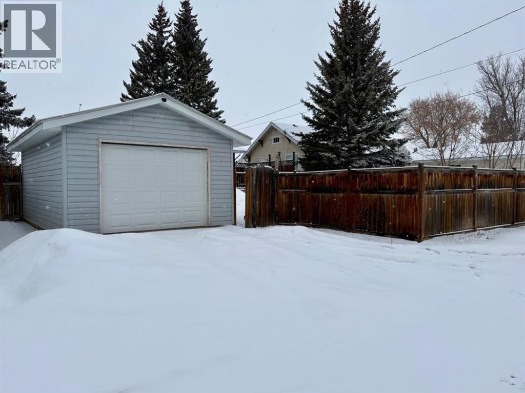 5212 50 AVENUE CRESCENT Image 37