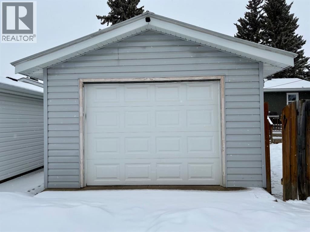 5212 50 AVENUE CRESCENT Image 38