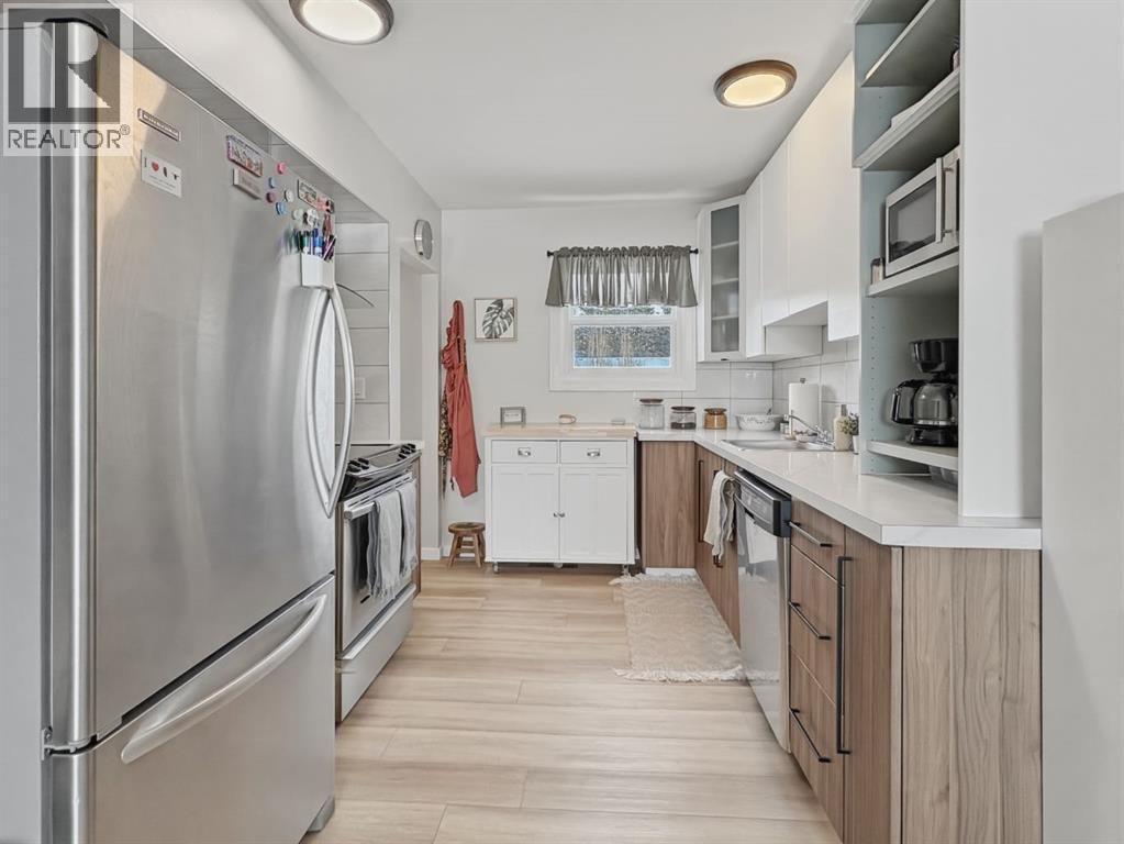 5212 50 AVENUE CRESCENT Image 4