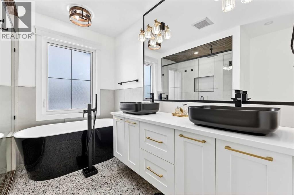 6323 CROWCHILD TRAIL SOUTHWEST Image 22