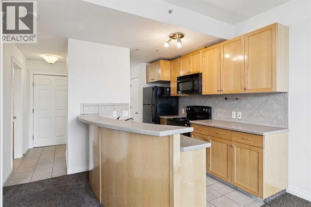 910 CENTRE AVENUE NORTHEAST Image 10