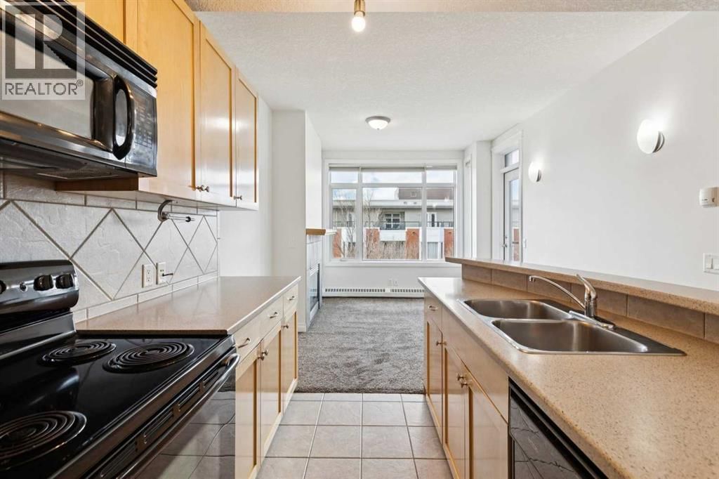 910 CENTRE AVENUE NORTHEAST Image 12