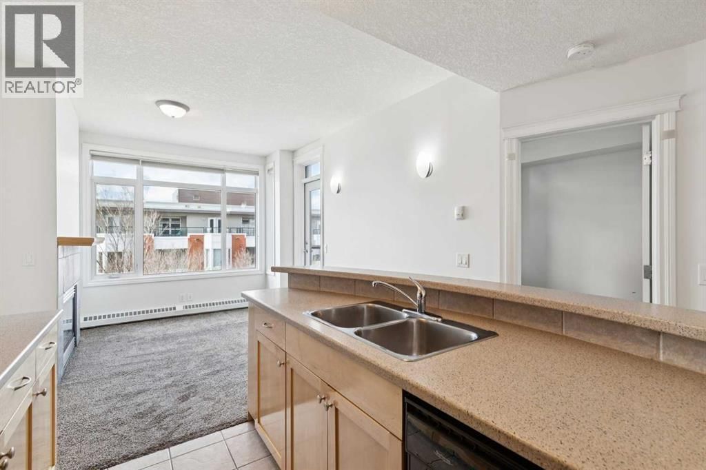 910 CENTRE AVENUE NORTHEAST Image 13