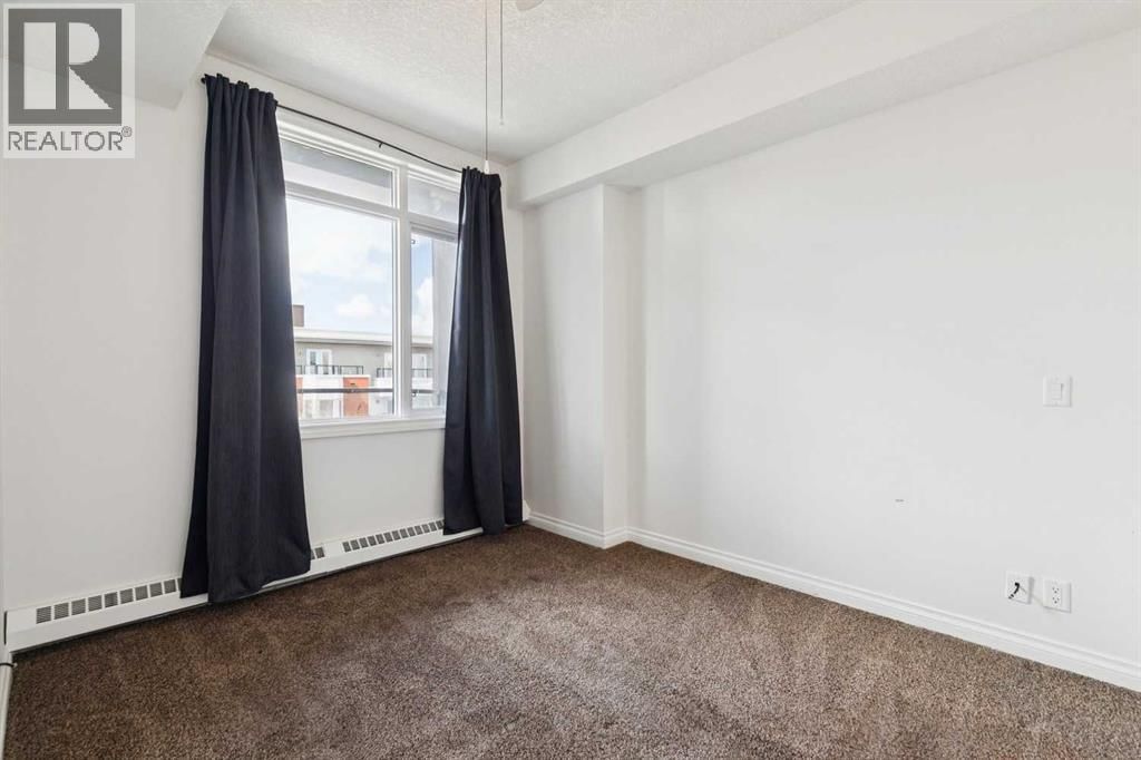 910 CENTRE AVENUE NORTHEAST Image 14