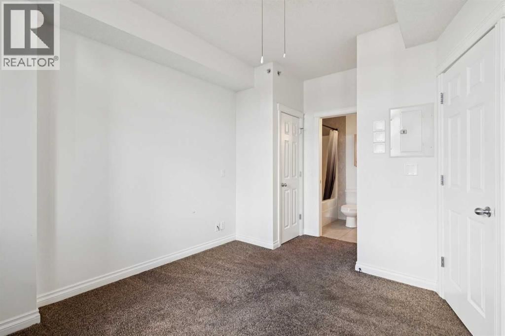 910 CENTRE AVENUE NORTHEAST Image 16