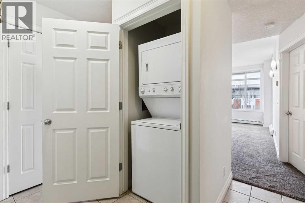 910 CENTRE AVENUE NORTHEAST Image 19