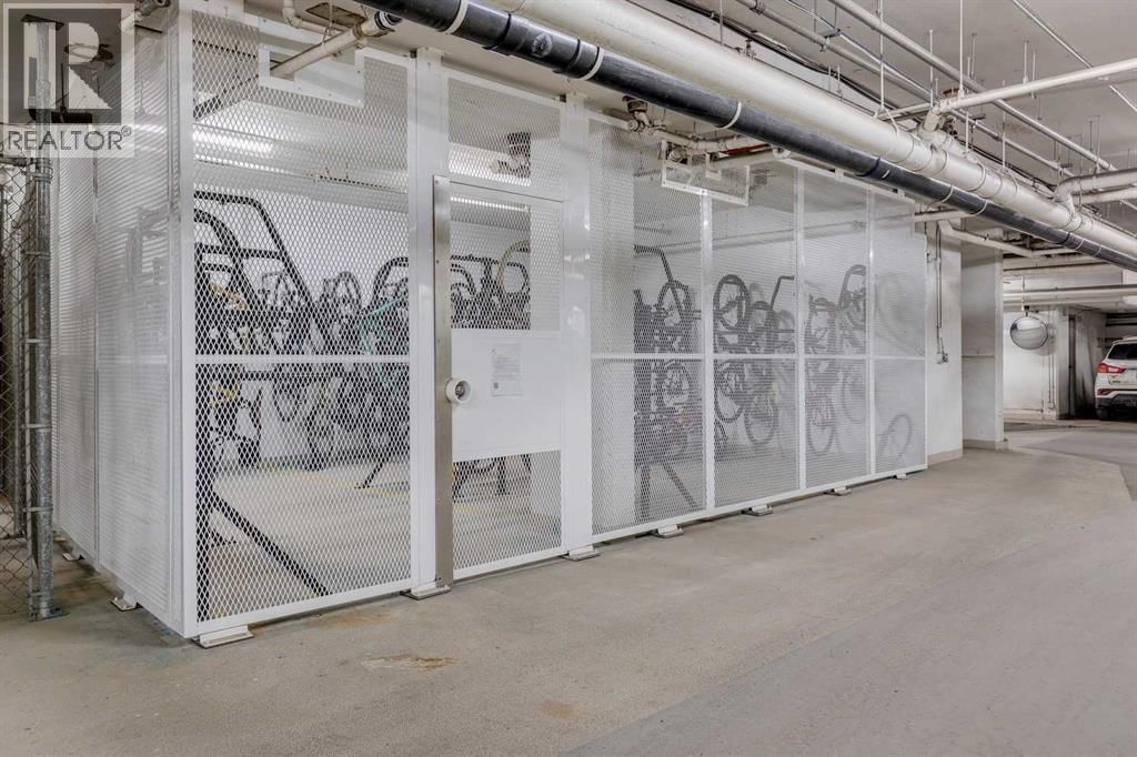 910 CENTRE AVENUE NORTHEAST Image 23