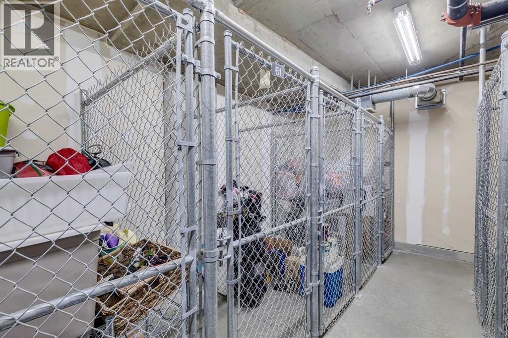 910 CENTRE AVENUE NORTHEAST Image 24