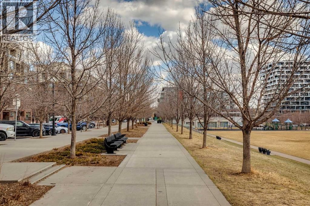 910 CENTRE AVENUE NORTHEAST Image 26