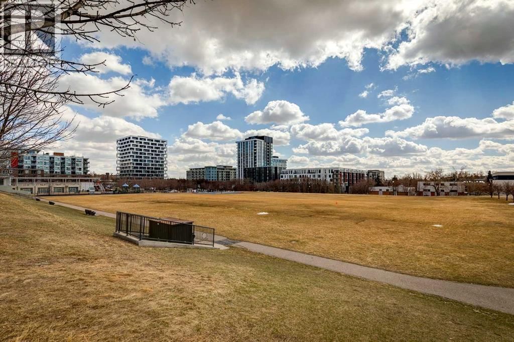 910 CENTRE AVENUE NORTHEAST Image 27