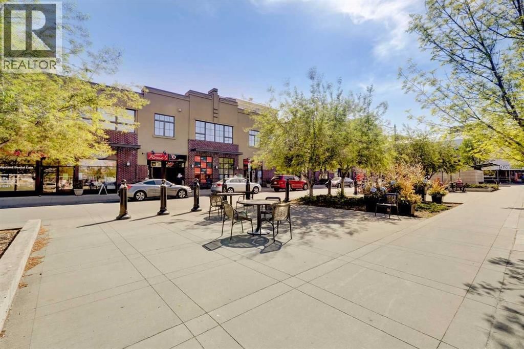 910 CENTRE AVENUE NORTHEAST Image 30