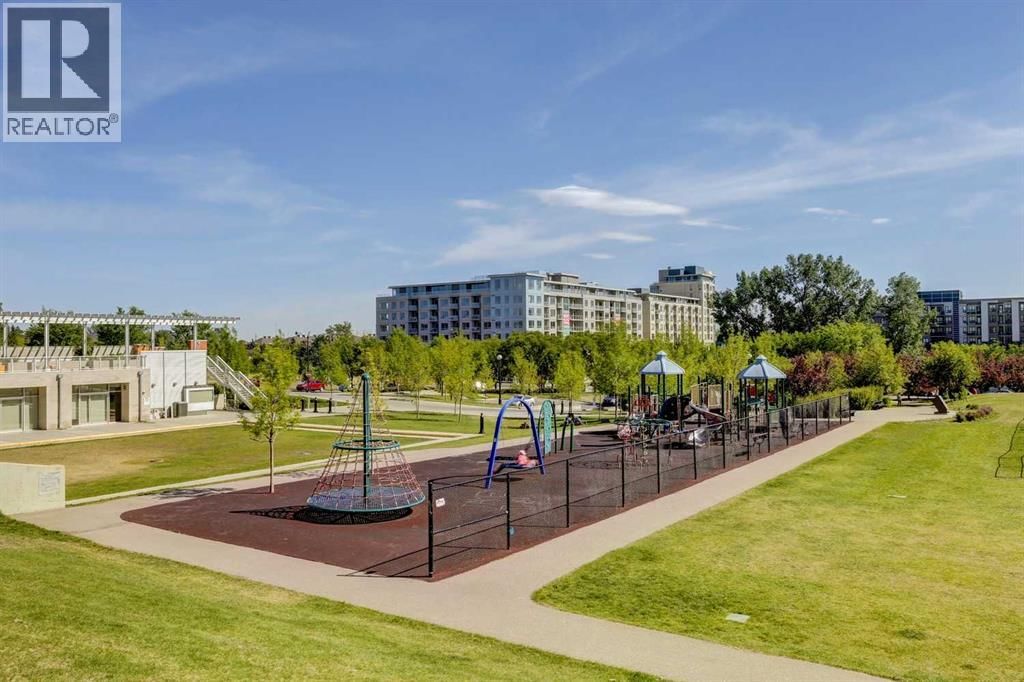 910 CENTRE AVENUE NORTHEAST Image 33