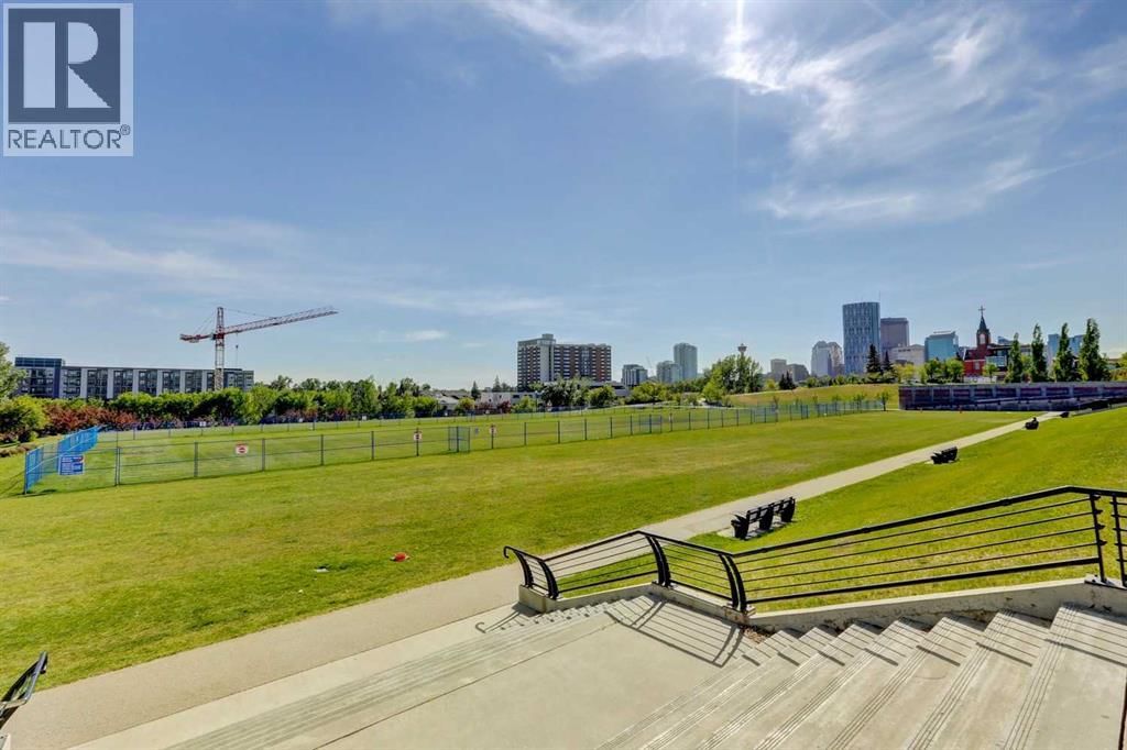 910 CENTRE AVENUE NORTHEAST Image 34