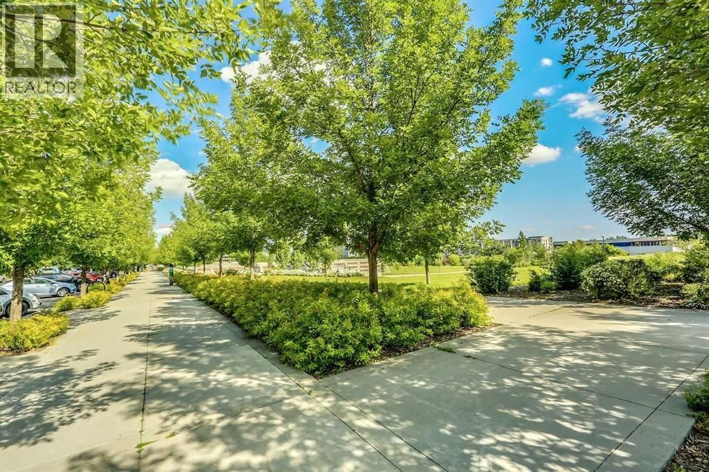 910 CENTRE AVENUE NORTHEAST Image 35