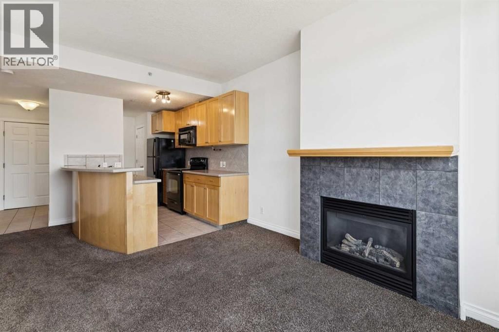 910 CENTRE AVENUE NORTHEAST Image 7