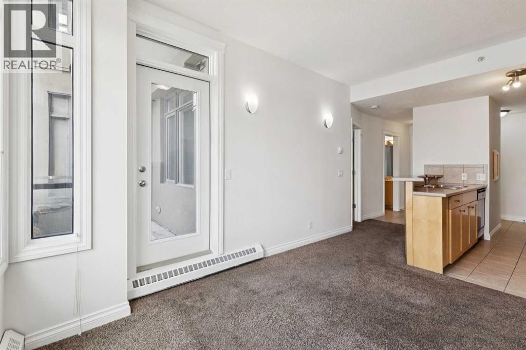 910 CENTRE AVENUE NORTHEAST Image 8