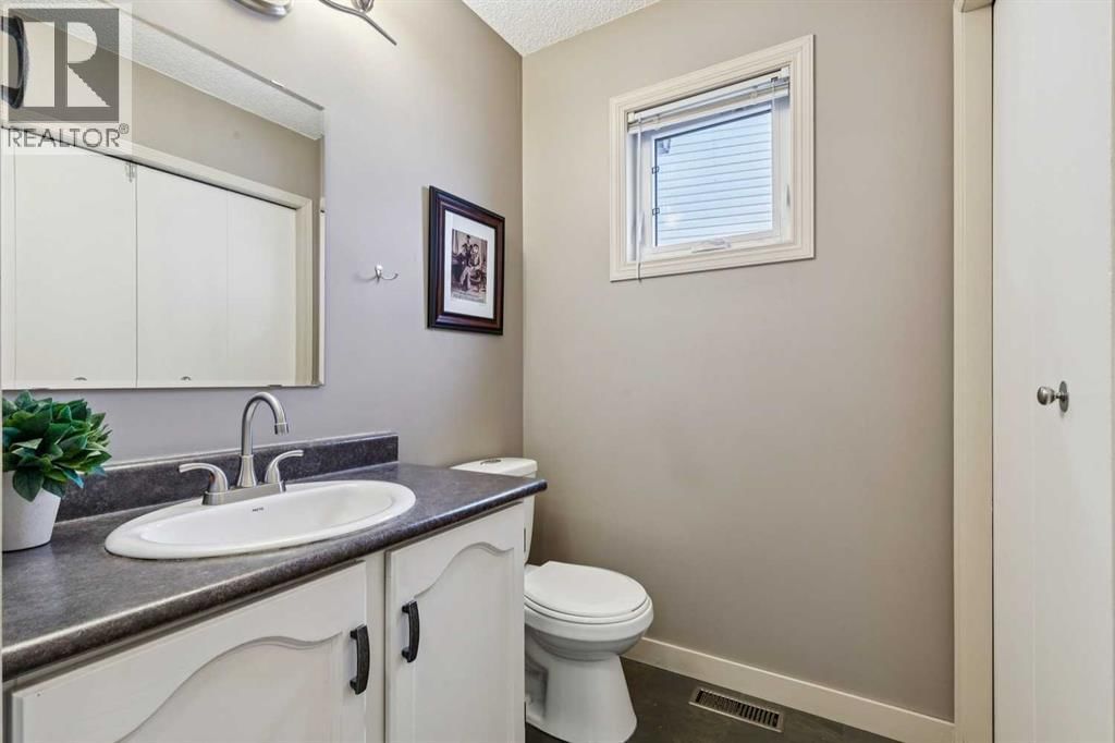 168 ERIN MEADOW CLOSE SOUTHEAST Image 19