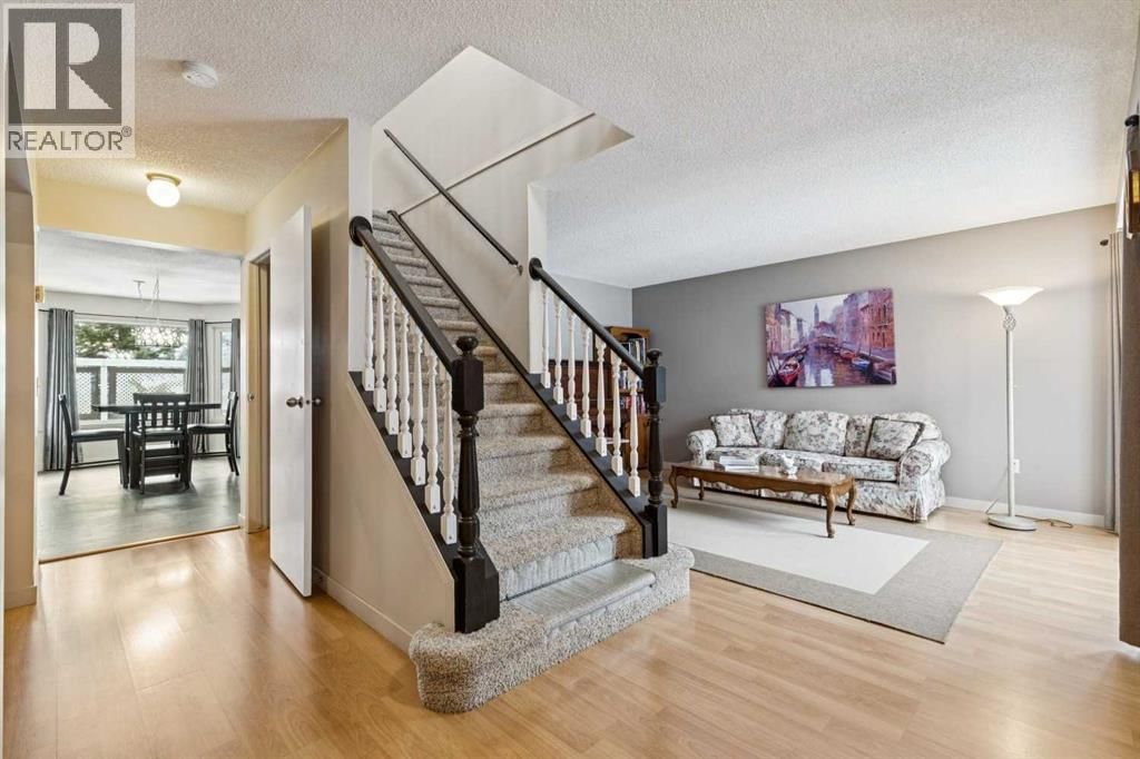 168 ERIN MEADOW CLOSE SOUTHEAST Image 2