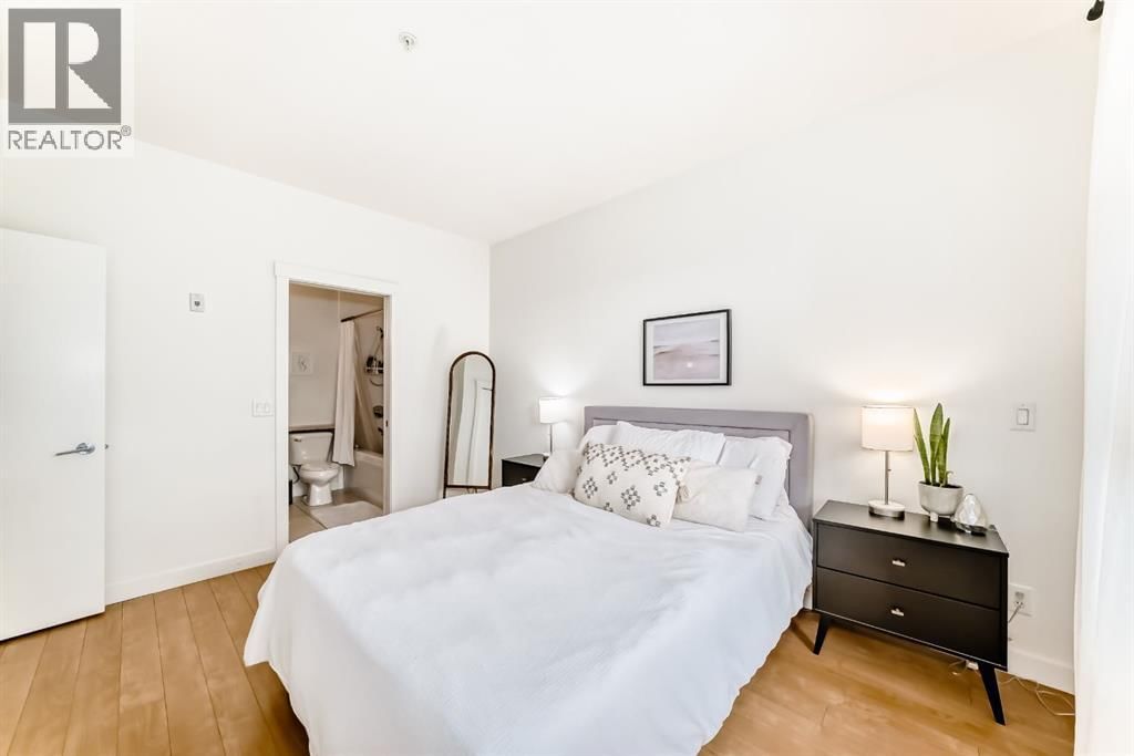 1000 CENTRE AVENUE NORTHEAST Image 14