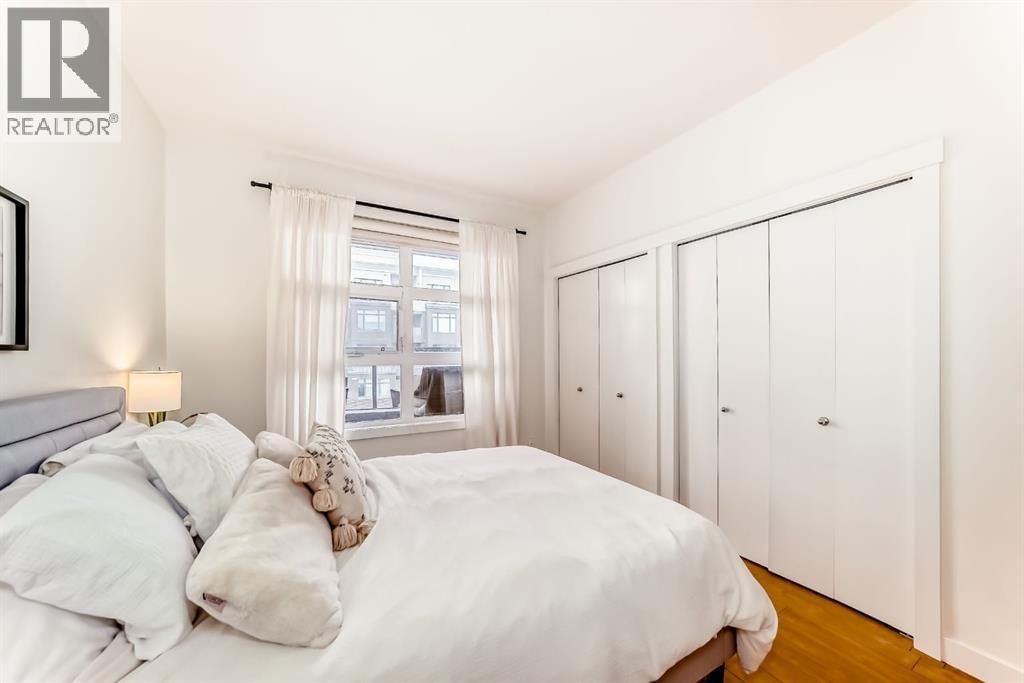 1000 CENTRE AVENUE NORTHEAST Image 15