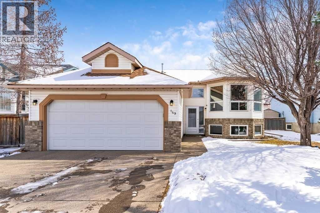 149 WEST TERRACE CRESCENT Image 1