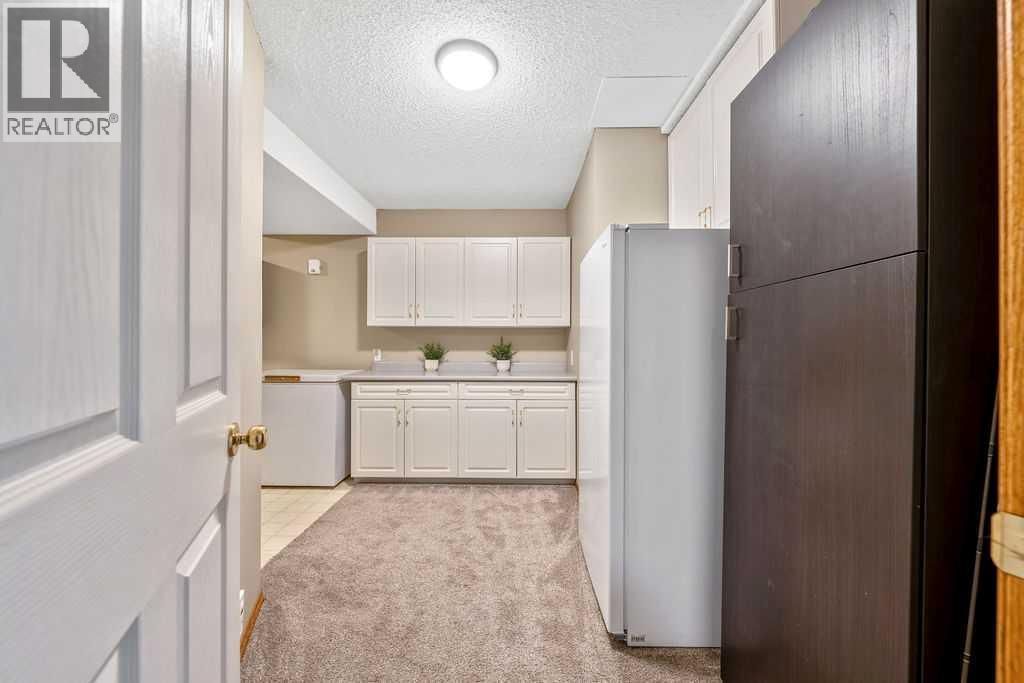 149 WEST TERRACE CRESCENT Image 32