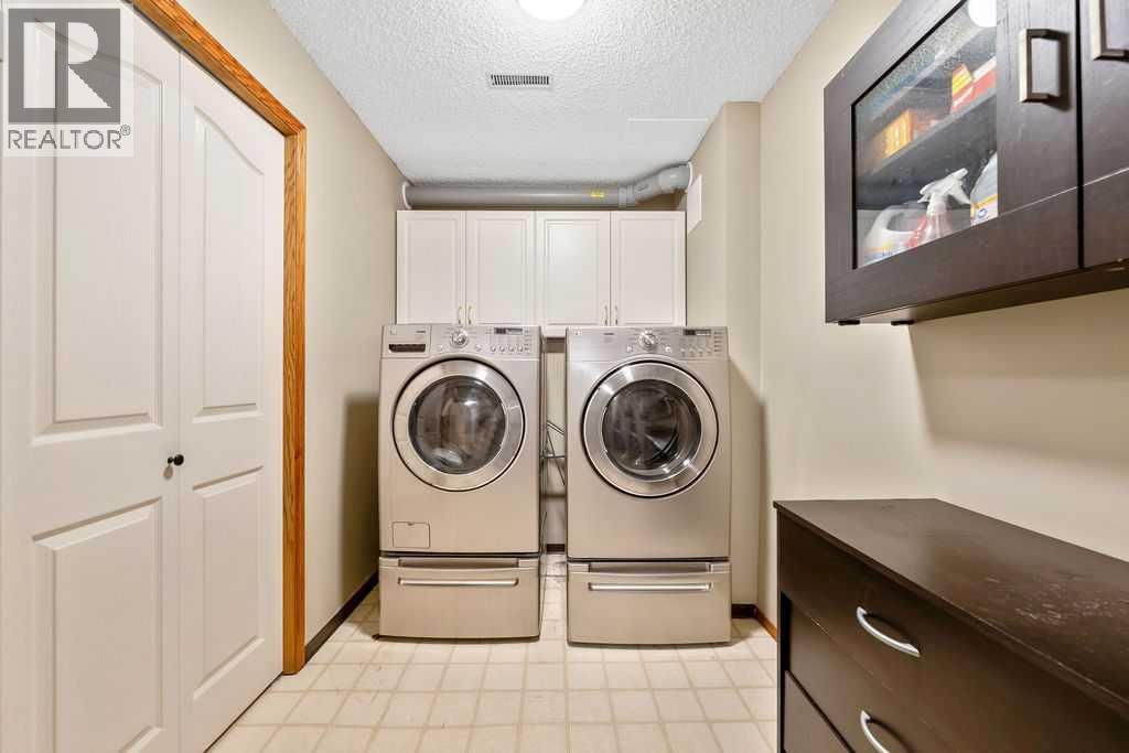 149 WEST TERRACE CRESCENT Image 33