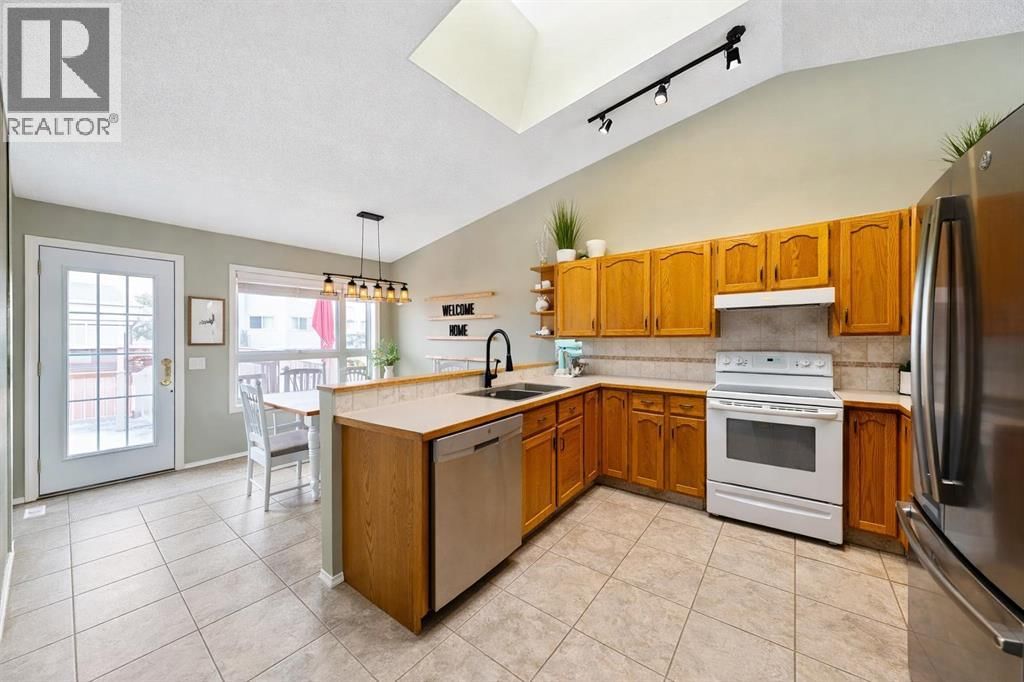 149 WEST TERRACE CRESCENT Image 9