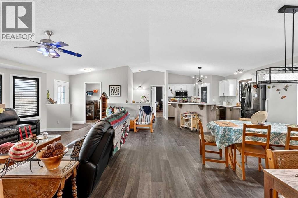 270092 GLENMORE TRAIL Image 22