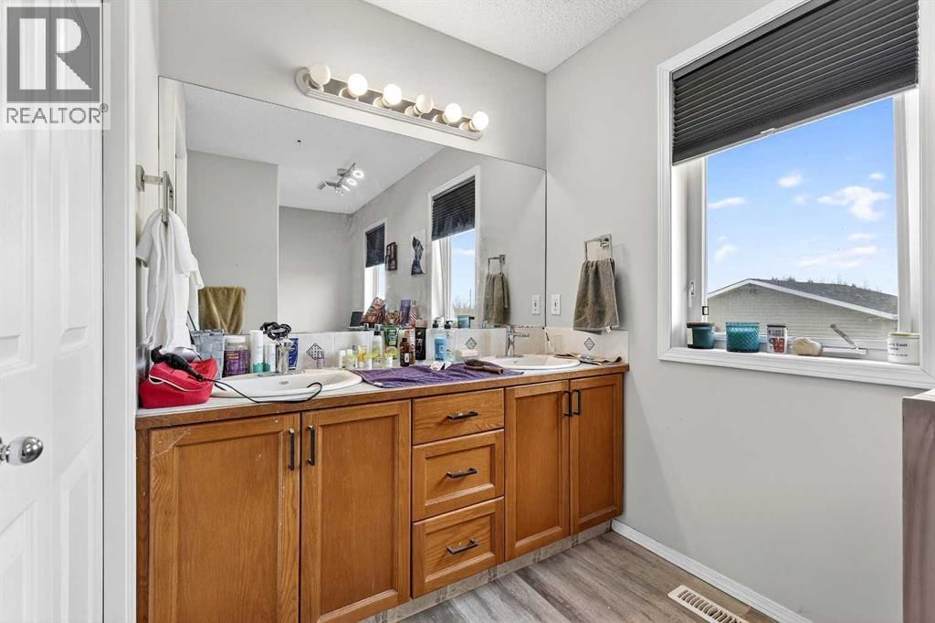 270092 GLENMORE TRAIL Image 31