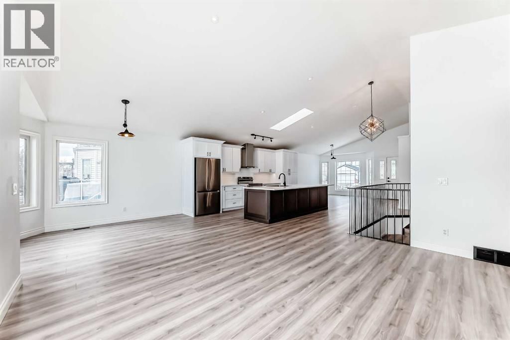 228 WOODSIDE CRESCENT NORTHWEST Image 17