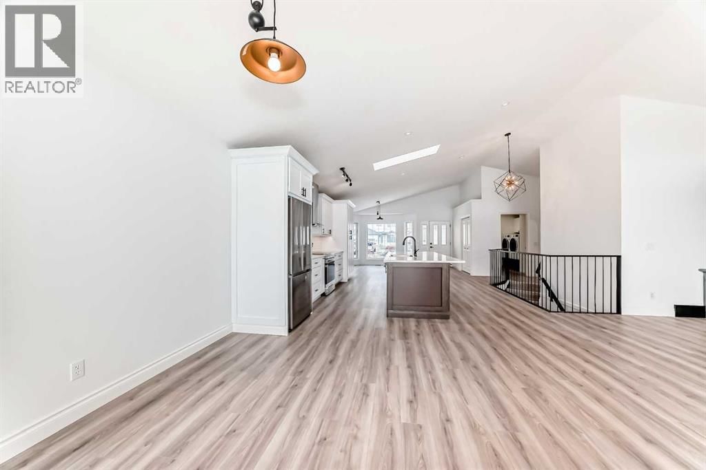 228 WOODSIDE CRESCENT NORTHWEST Image 27