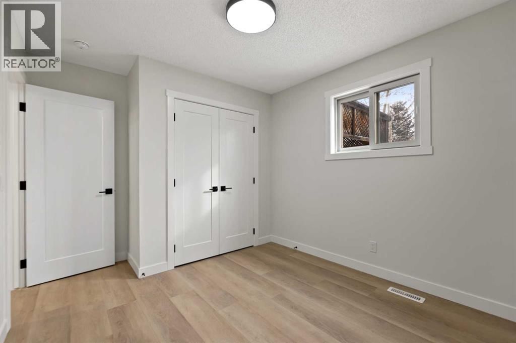 2031 24 AVENUE NORTHEAST Image 22