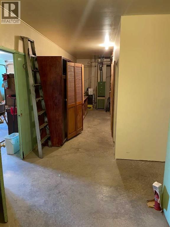 228 CENTRE STREET NORTHEAST Image 9