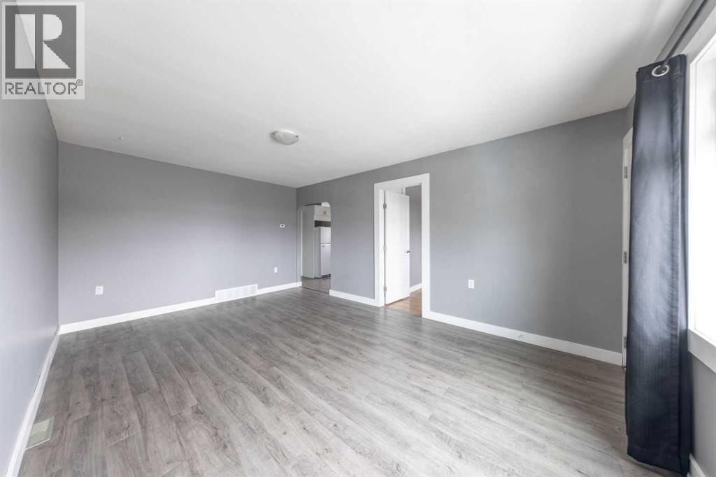 4810 50 AVENUE Image 6