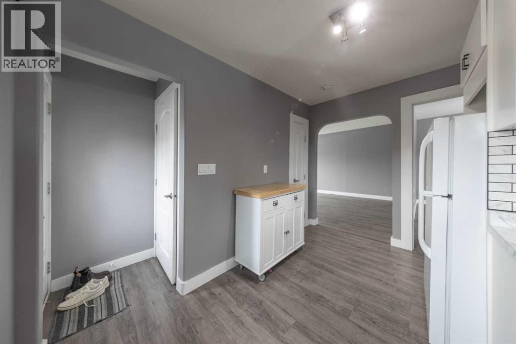 4810 50 AVENUE Image 8