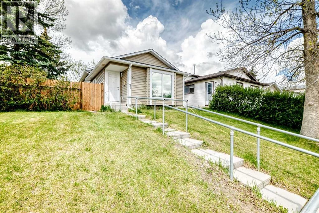 36 Castleglen Way property photo