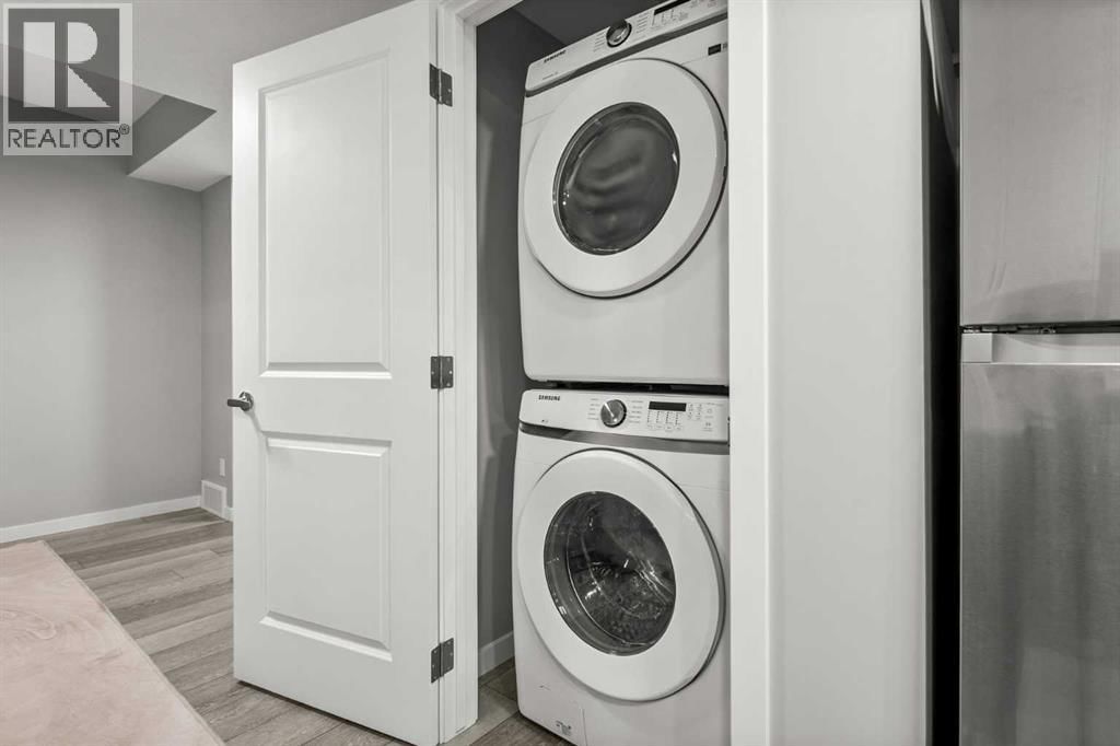 243 SILVER SPRUCE GROVE SOUTHWEST Image 40