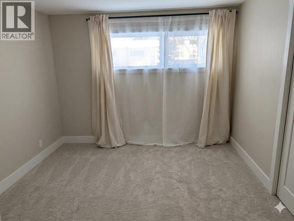 8327 11 STREET SOUTHWEST Image 18