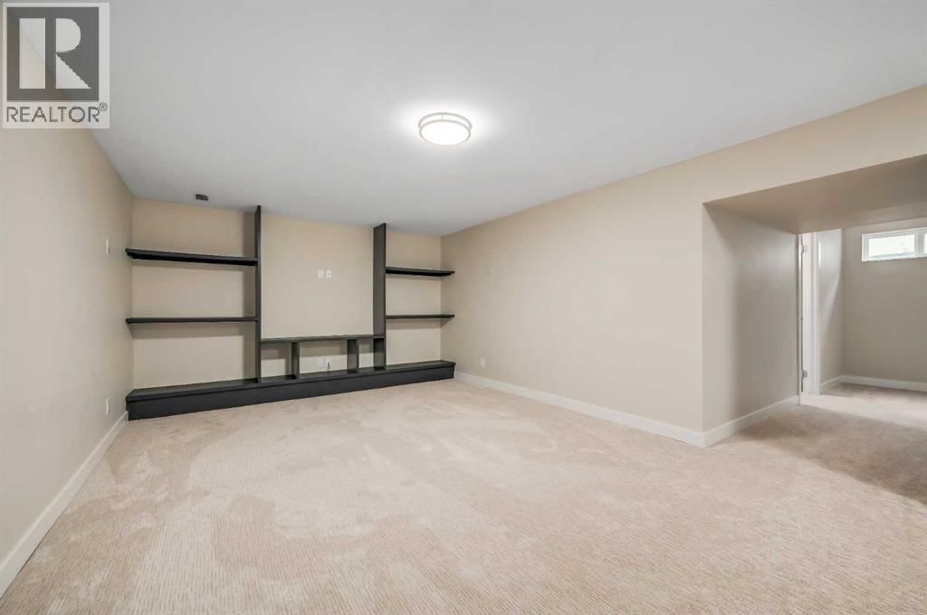 8327 11 STREET SOUTHWEST Image 24