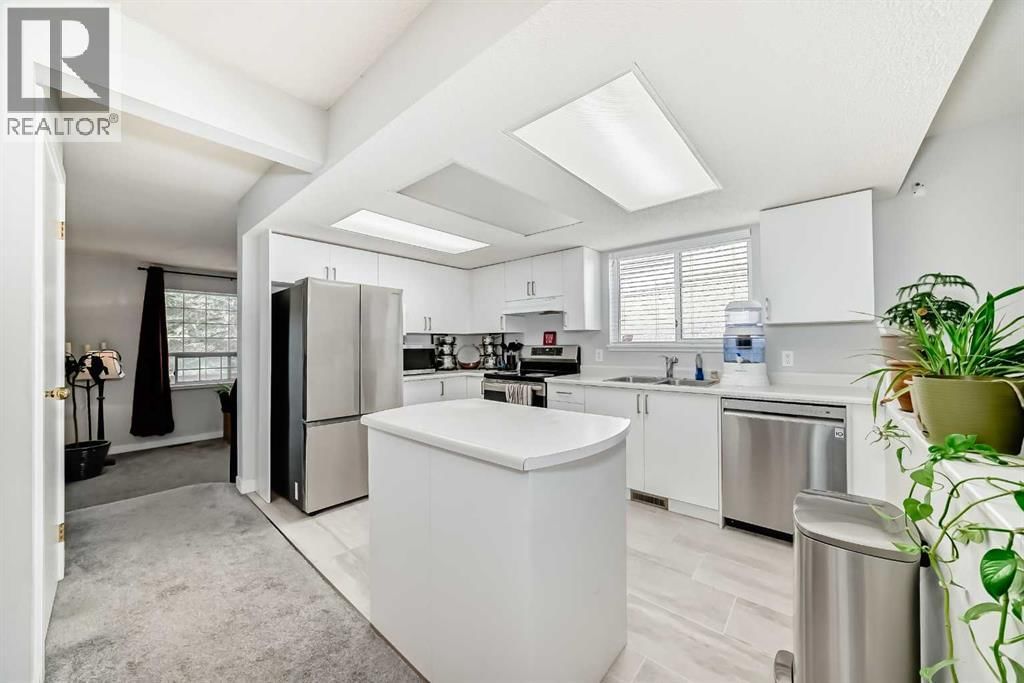 3315 CATALINA BOULEVARD NORTHEAST Image 10