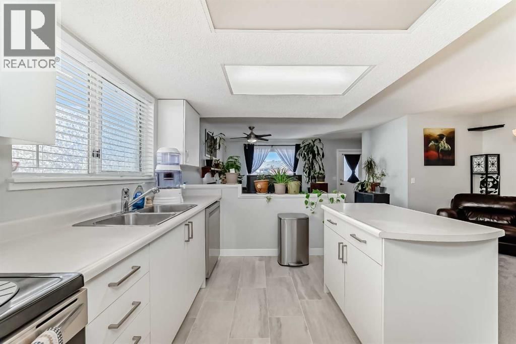 3315 CATALINA BOULEVARD NORTHEAST Image 11