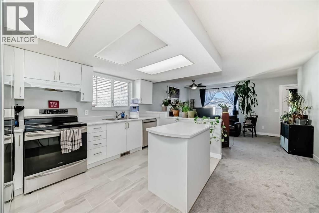 3315 CATALINA BOULEVARD NORTHEAST Image 12