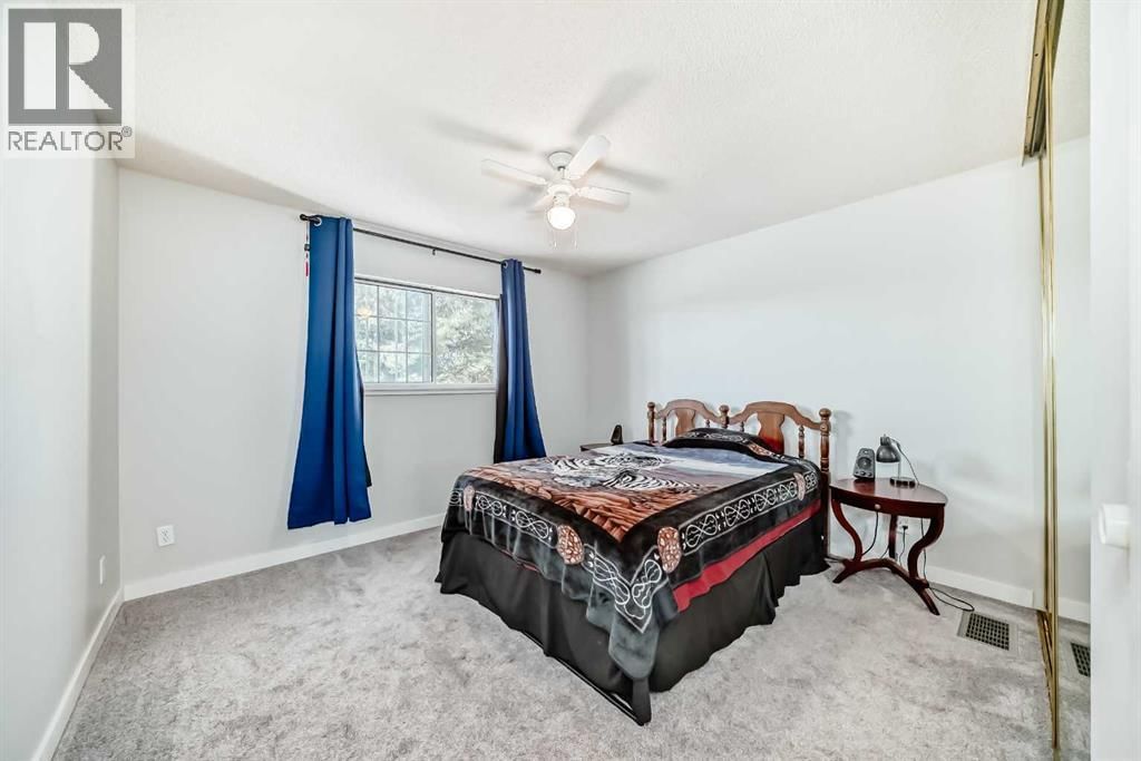 3315 CATALINA BOULEVARD NORTHEAST Image 24